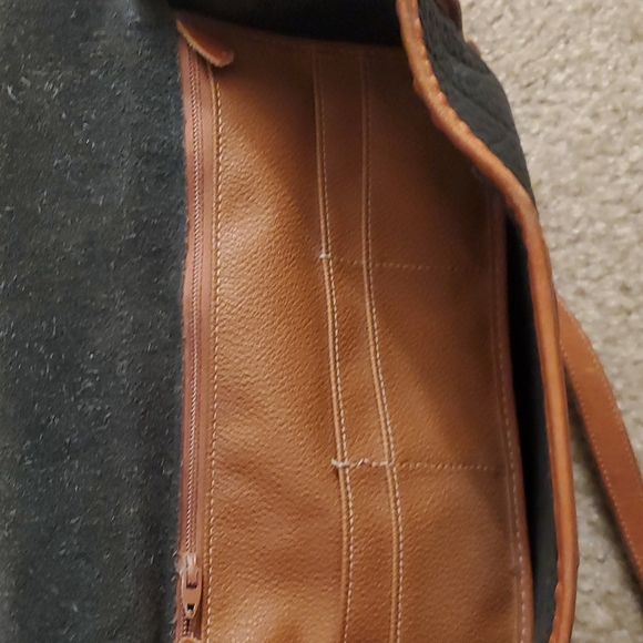 VTG Dooney & Bourke Pebble Leather Crossbody bag - Picture 8 of 11